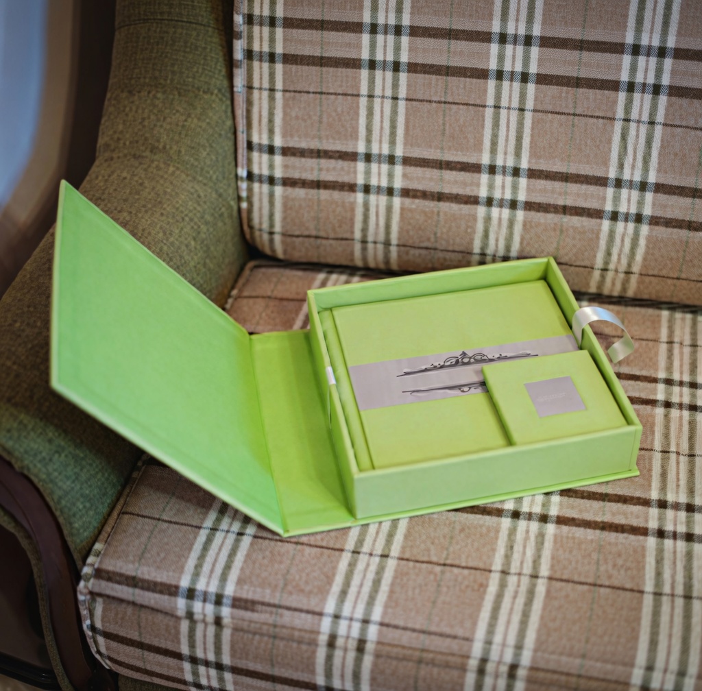 magnetic closure boxes